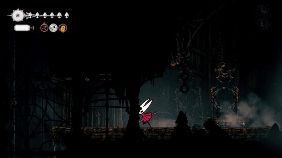 Hollow Knight Silksong Цепкая нить: Хорнет бежит по тёмному коридору