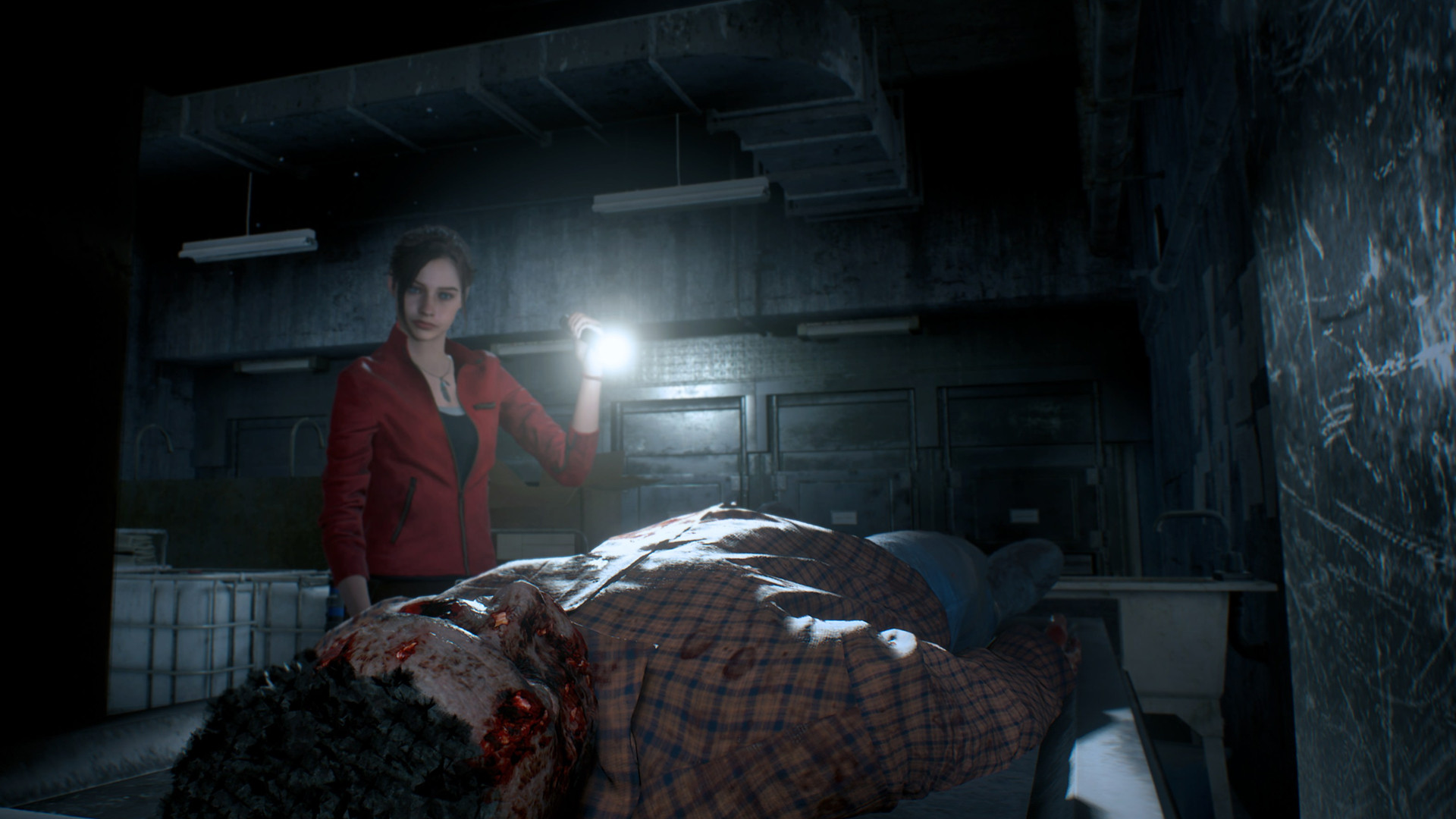 ремейк Resident Evil 2 — Клэр светит фонариком на труп