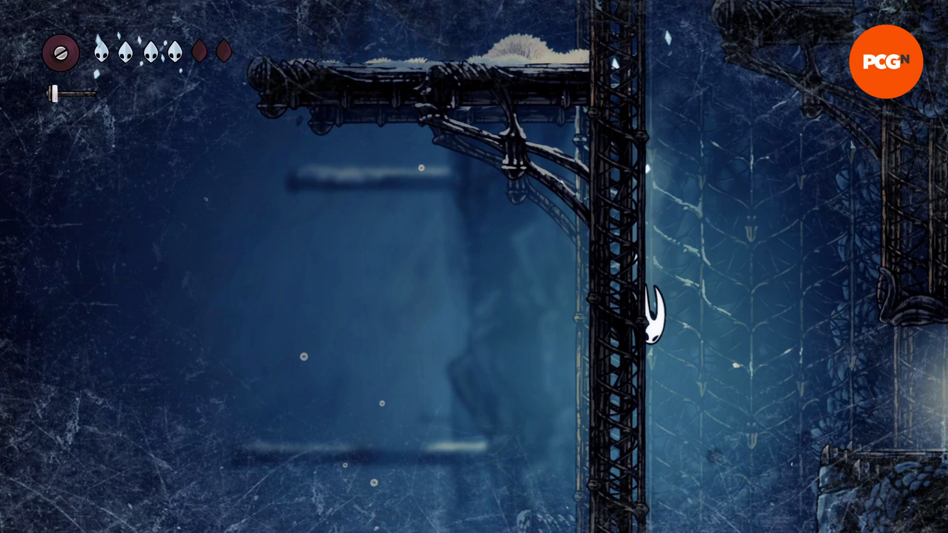 Hollow Knight Silksong Плита: Хорнет скользит вниз по стене