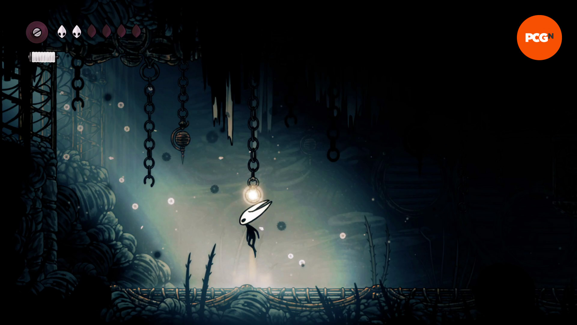 Hollow Knight Silksong Плита: Хорнет прыгает к светящемуся объекту