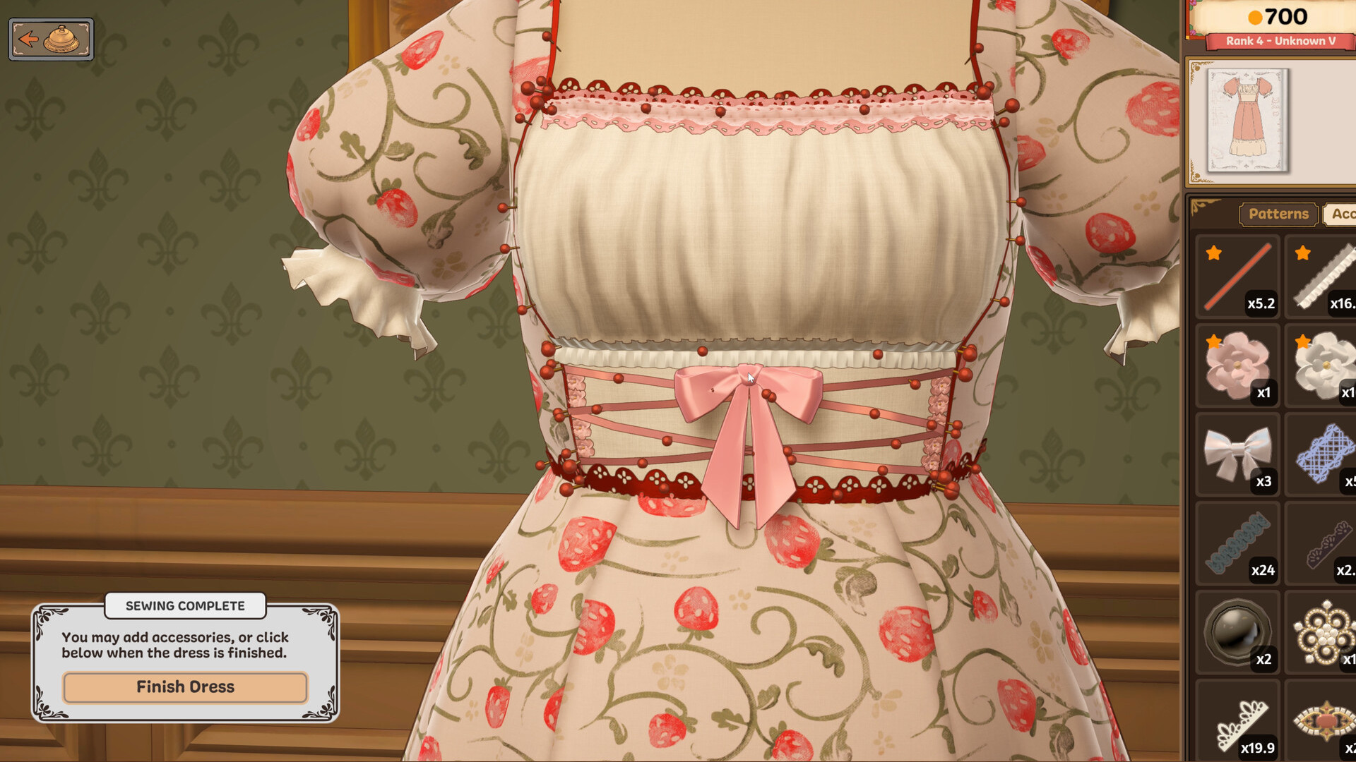 Dressmaker – украшение белого платья с клубничным узором.