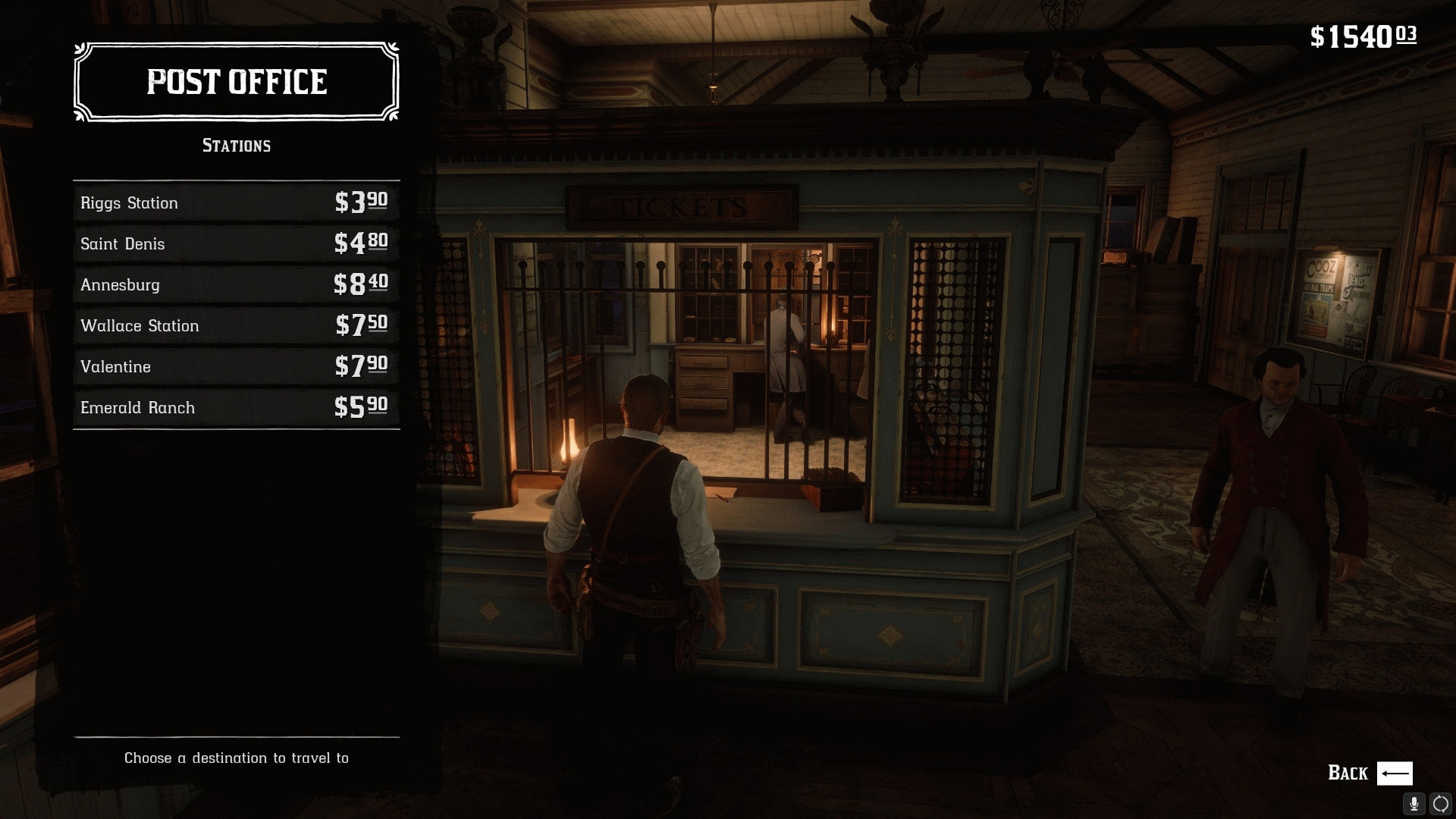 Артур смотрит билеты на поезд в почтовом отделении Роудса в Red Dead Redemption 2