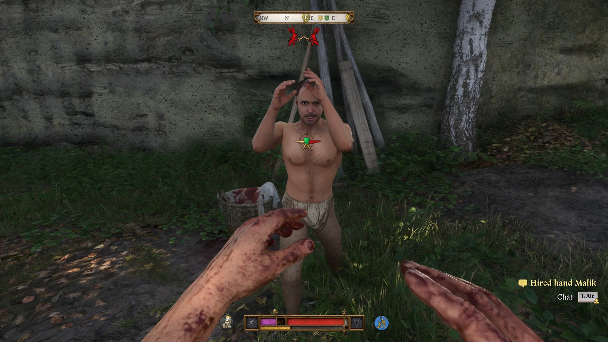 Игрок в Kingdom Come: Deliverance 2 участвует в уличной кулачной драке без рубашки с NPC.