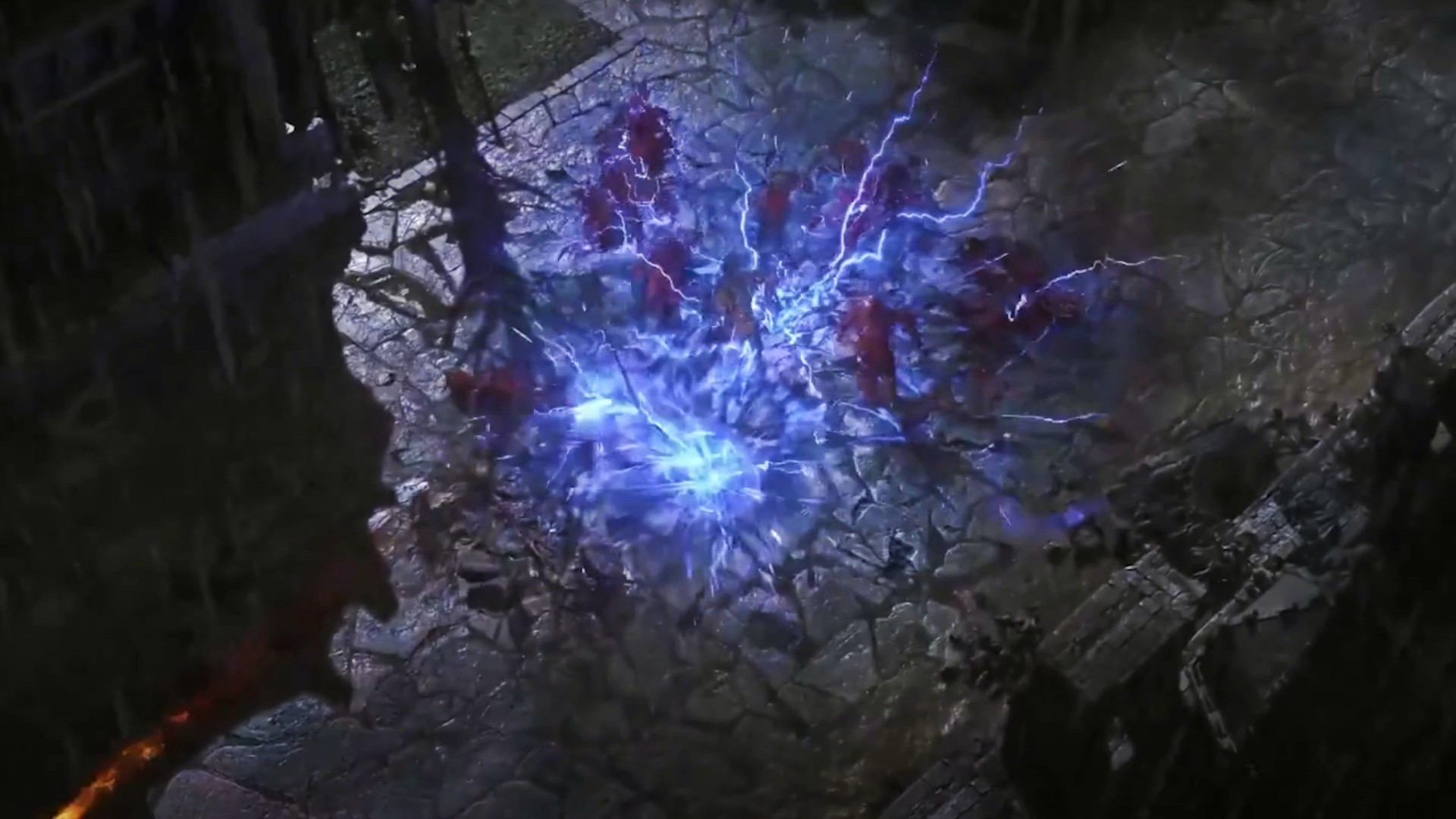 Лучшие классы Path of Exile 2: Копейщица с помощью электрического копья расправляется с огромной ордой врагов.