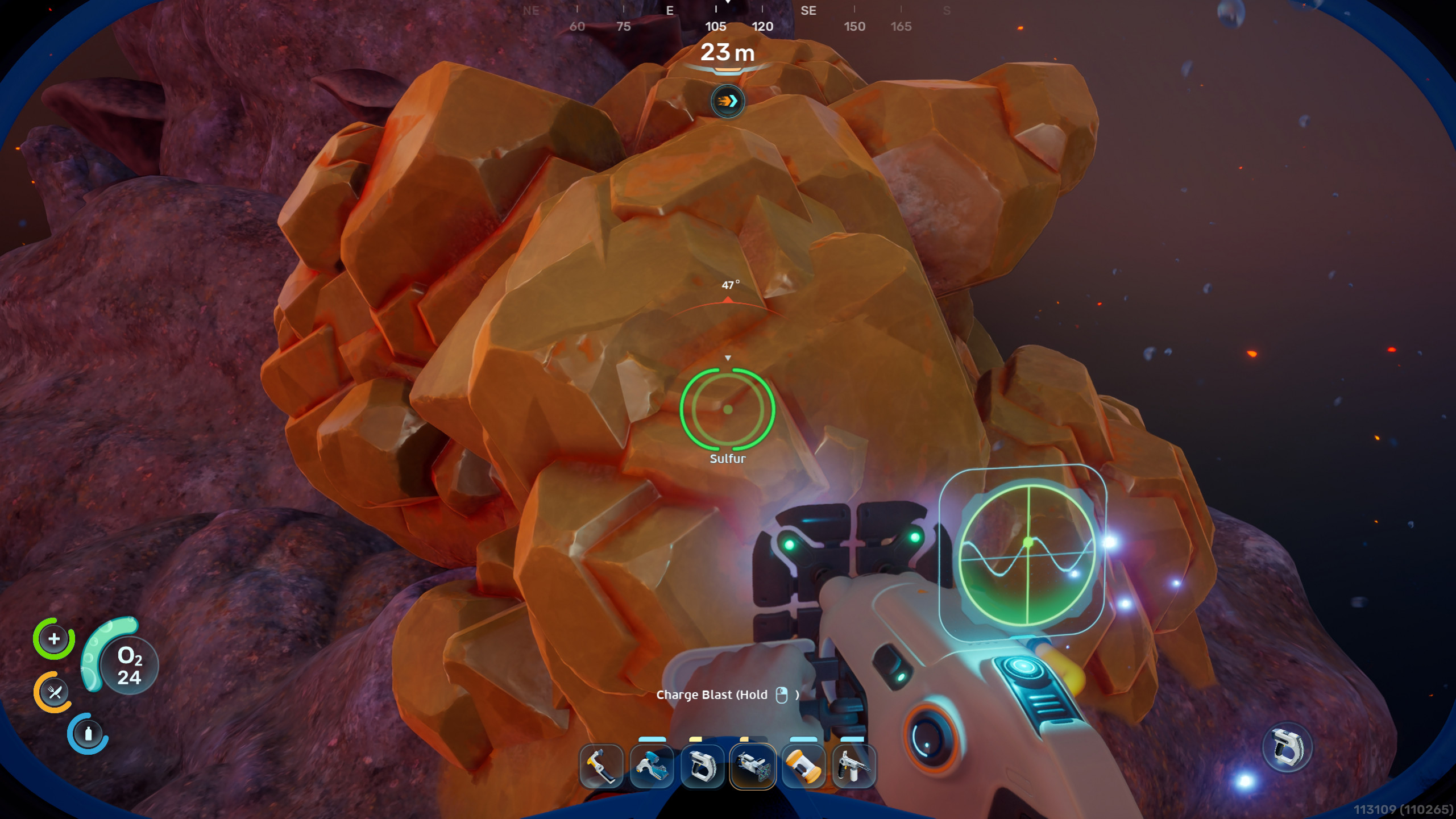 Subnautica 2: игрок смотрит на большой кристалл серы в каменном столбе и собирается разбить его с помощью Звукового резонатора.