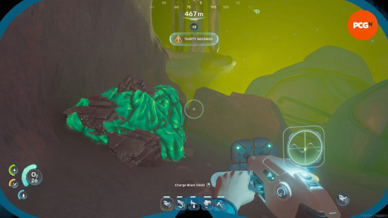 Subnautica 2 троилит: огромная глыба светящихся зелёных минералов, прикреплённая к скале глубоко под водой.