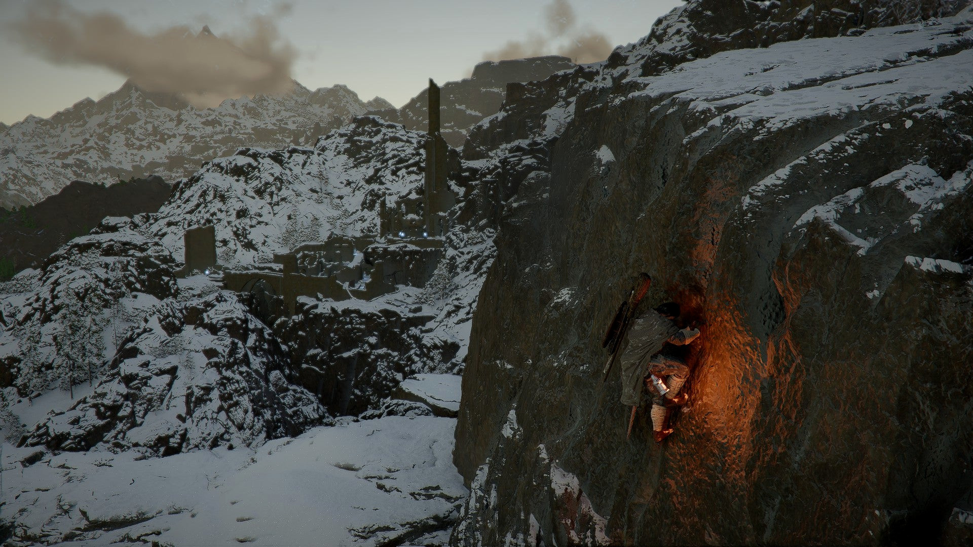 Клифф висит на склоне заснеженной горы в Crimson Desert.