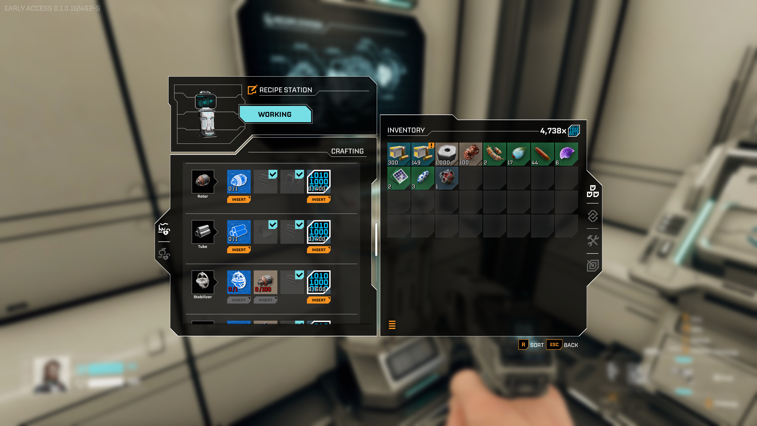 Местоположение чертежей Ротор и Трубка в StarRupture: игрок взаимодействует с Рецептурной станцией и смотрит требования для разблокировки Роторов и Трубок.