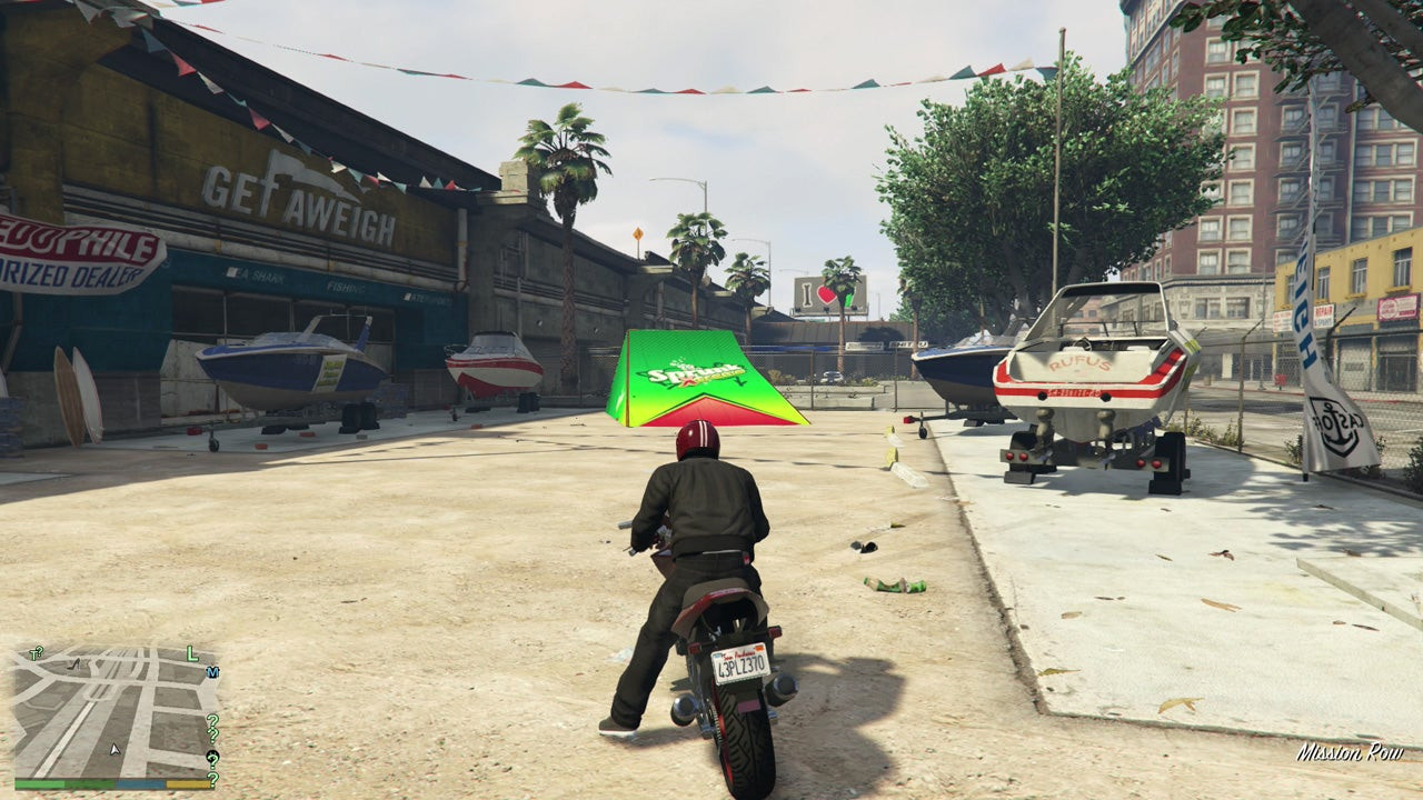 Шестнадцатый каскадёрский прыжок у лодочного магазина Sprunk в GTA 5