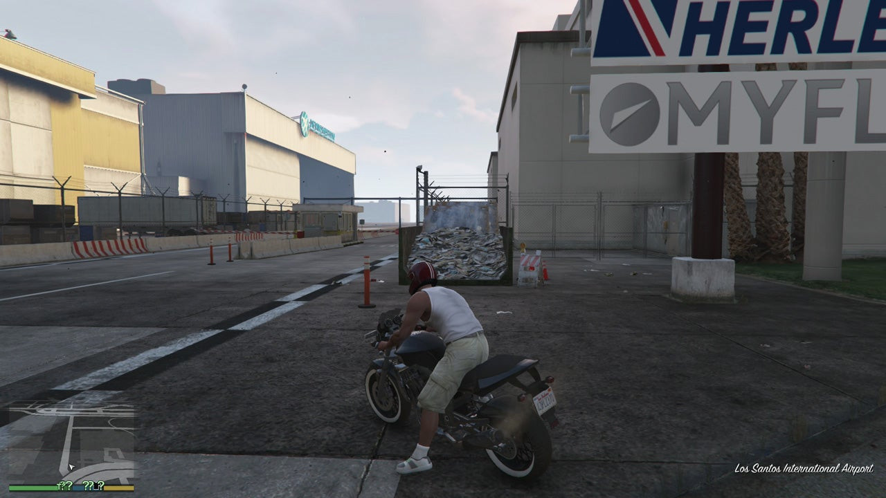 Двадцать седьмой каскадёрский прыжок в аэропорту в GTA 5