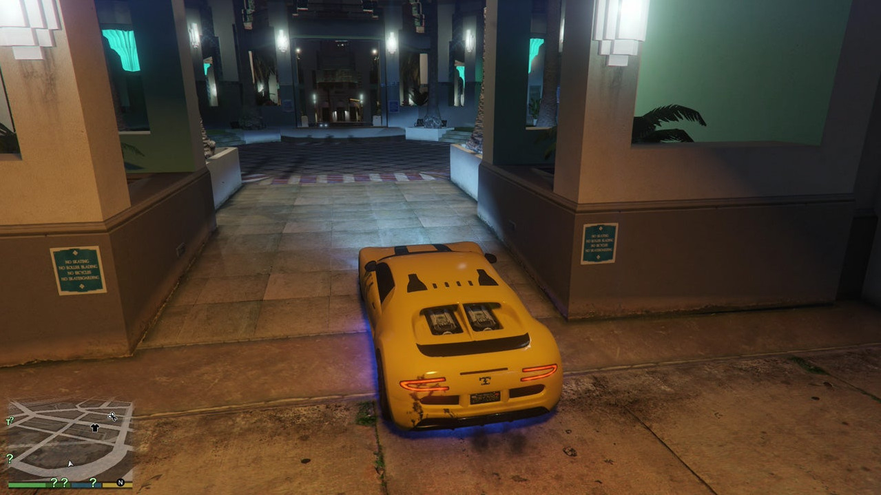 Сорок седьмой каскадёрский прыжок у игрового зала в Рокфорд-Хиллз в GTA 5