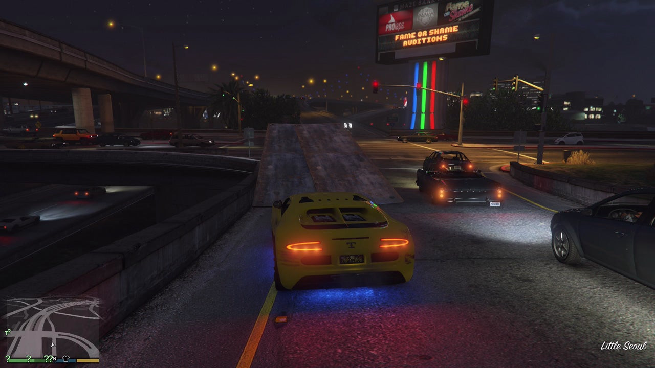 Сорок пятый каскадёрский прыжок у съезда в Ла-Пуэрте в GTA 5