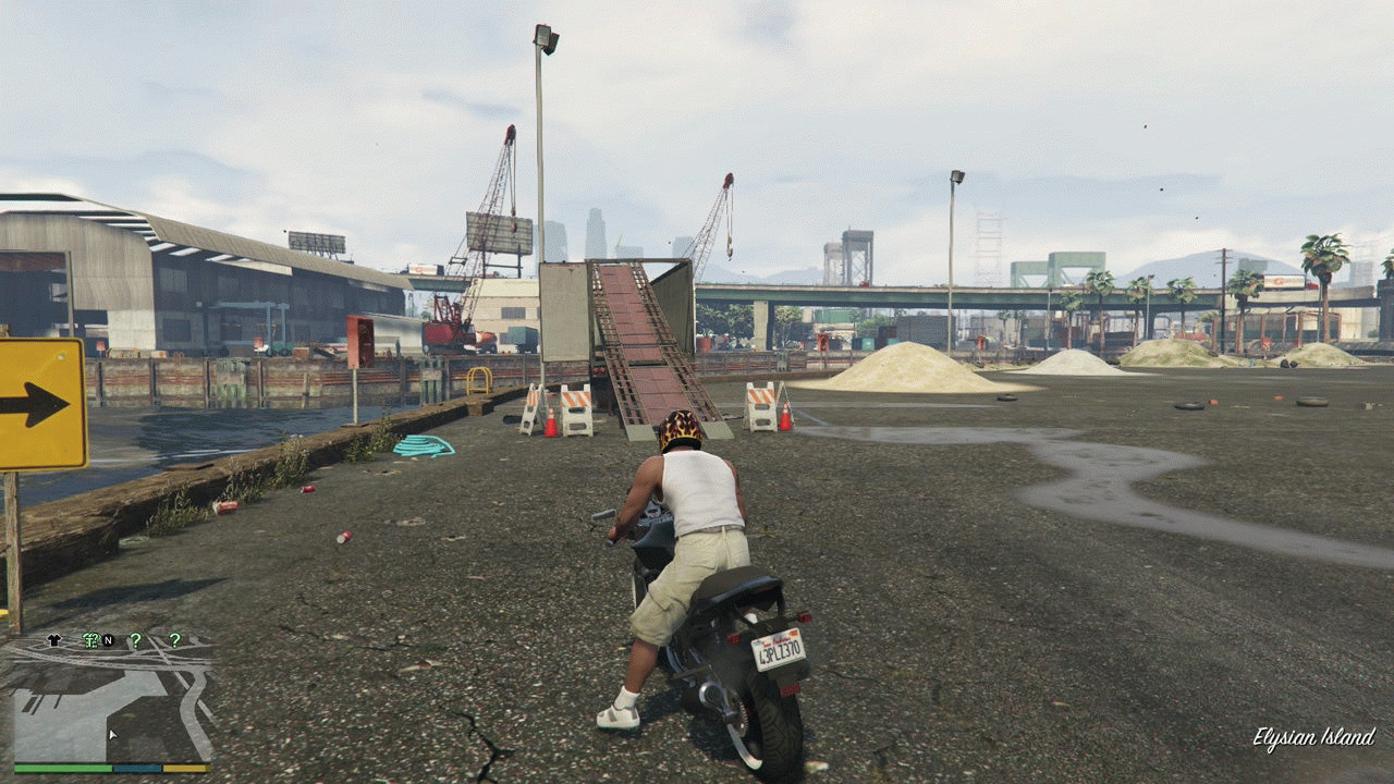 Тридцать четвёртый каскадёрский прыжок в порту Лос-Сантоса в GTA 5