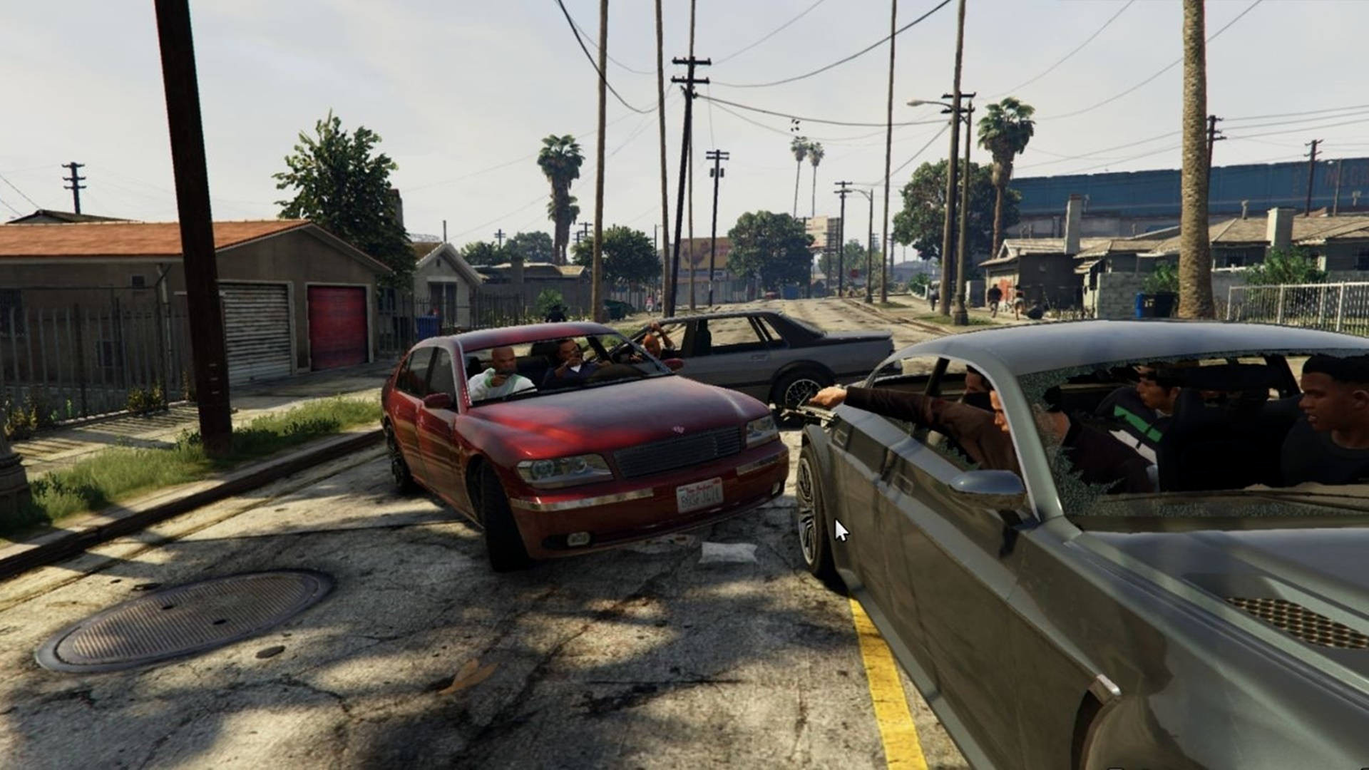 Лучшие моды для GTA 5 – две враждующие банды стреляют друг в друга из машин посреди пригорода.