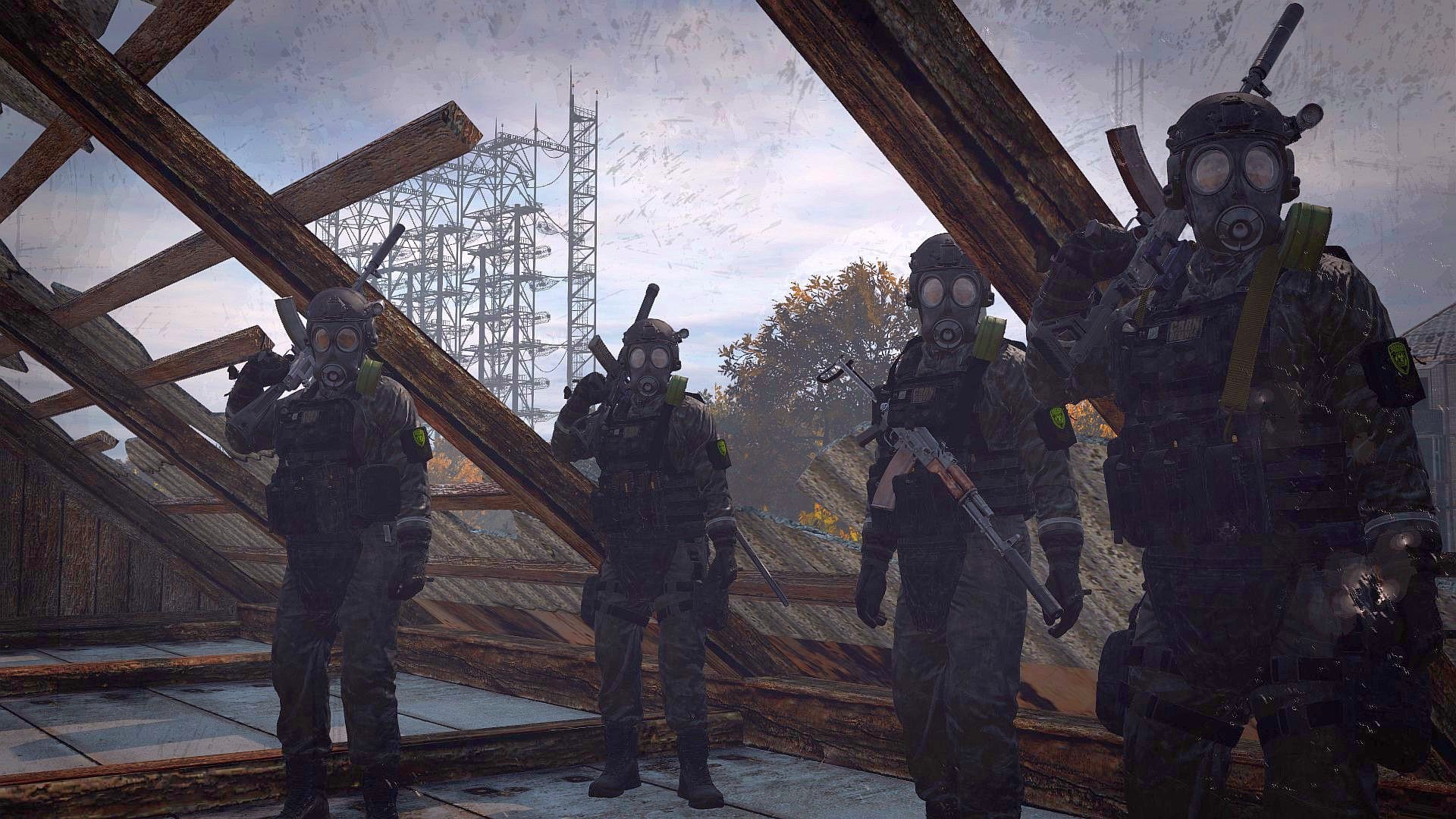 Лучшие серверы DayZ: четверо мужчин в военной экипировке держат винтовки за головой