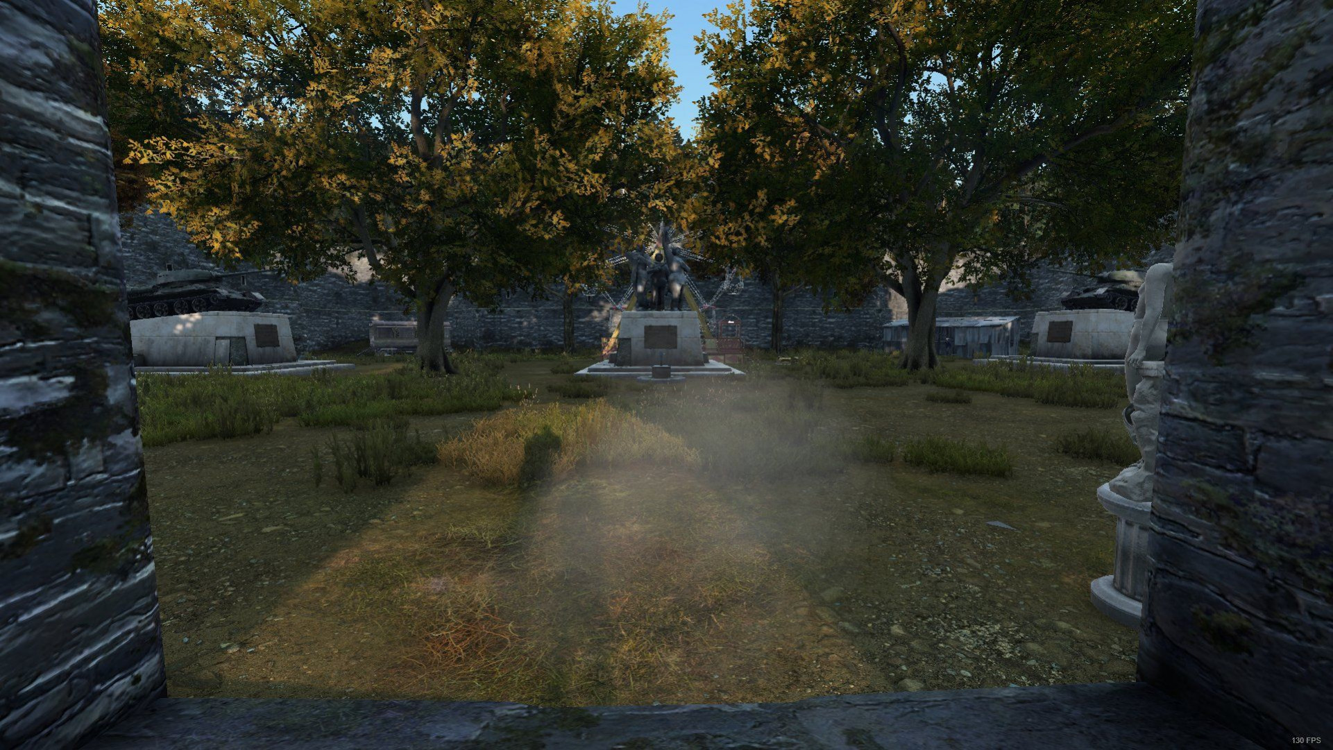 Лучшие серверы DayZ: мемориальное место среди деревьев на закате