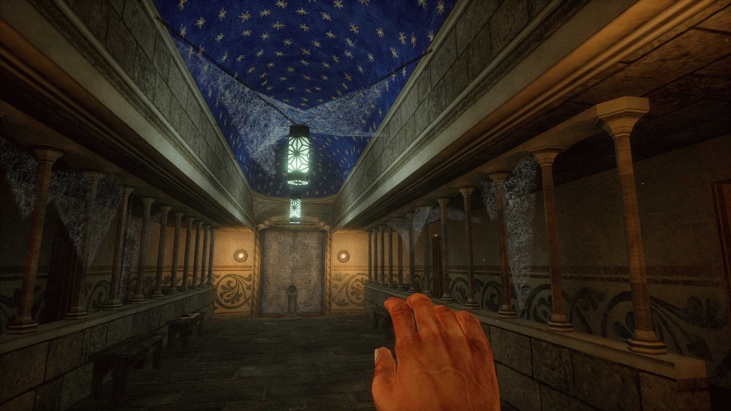 колонный зал с расписным синим потолком и звёздами