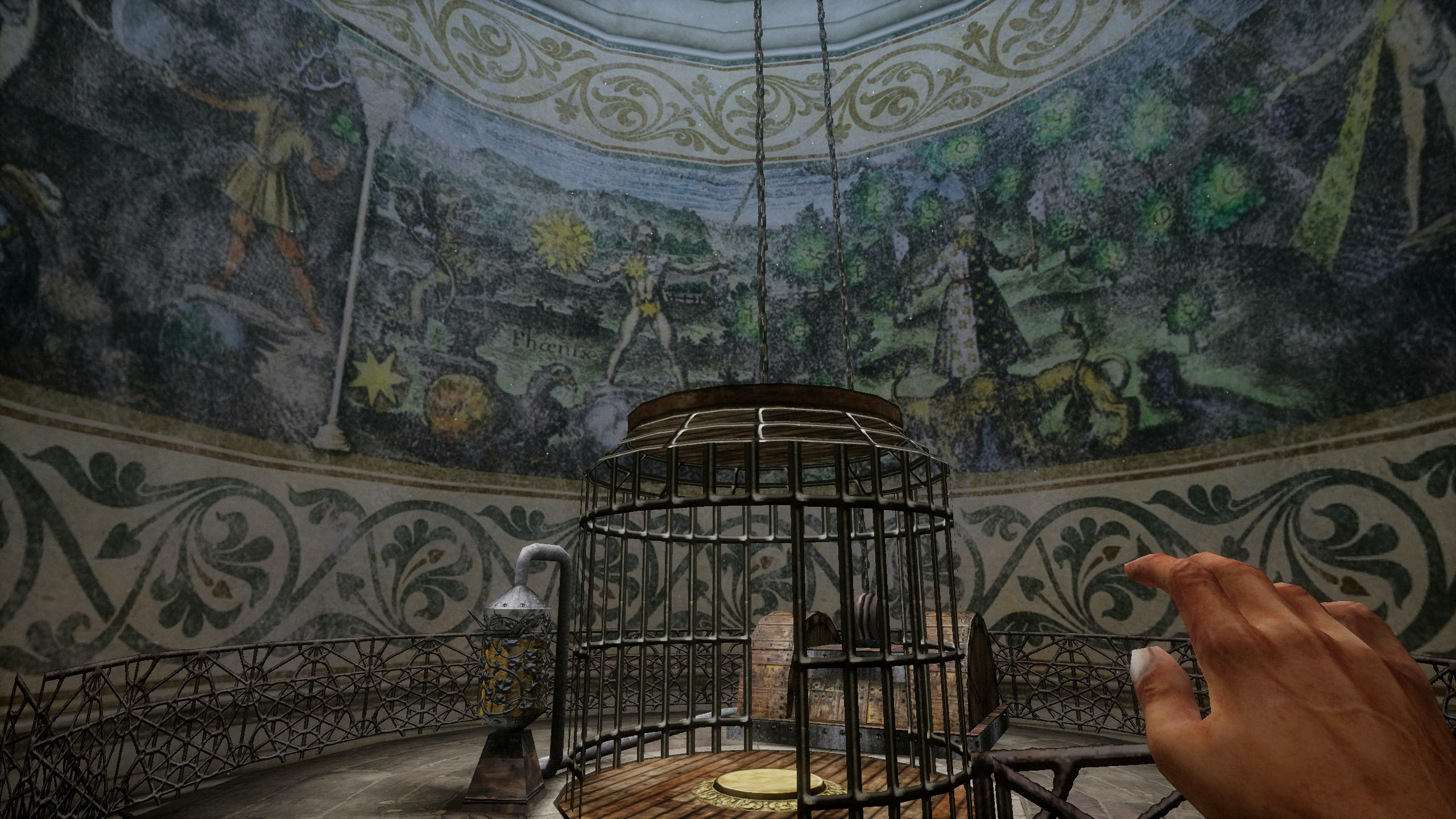 клеточный лифт в комнате с замысловатыми картинами