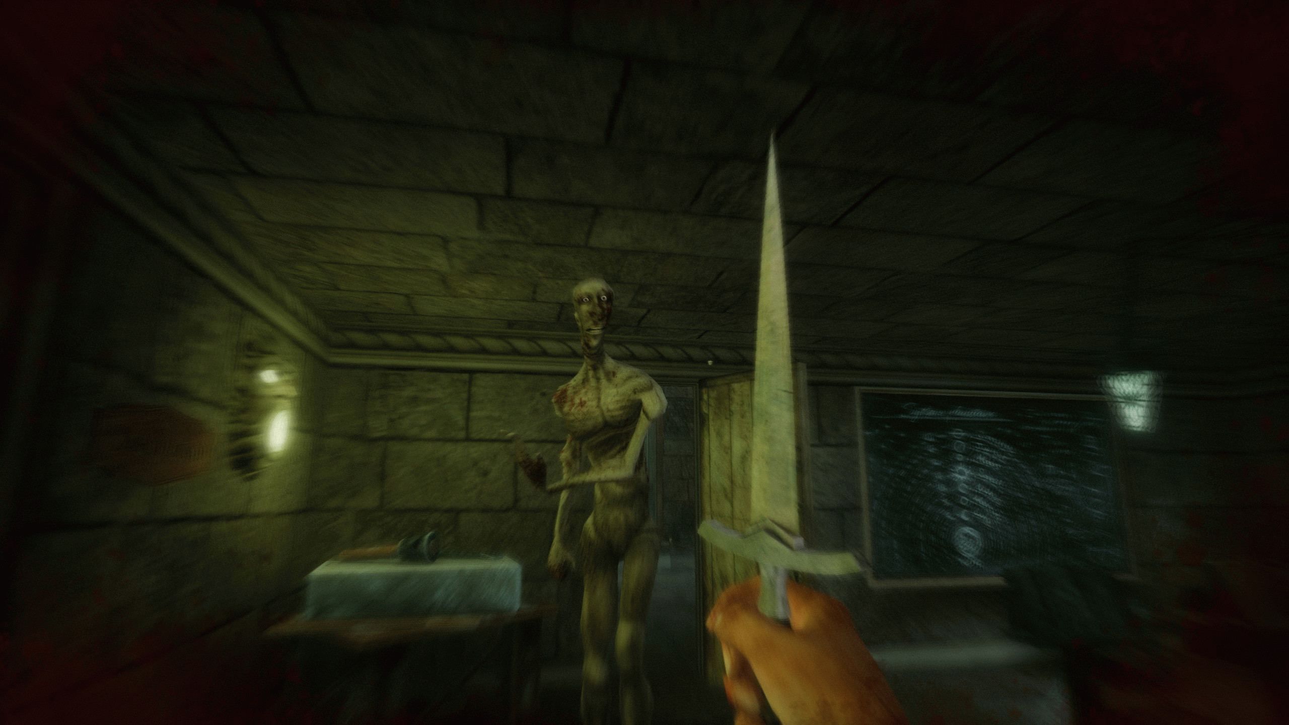 вид от первого лица: кинжал наготове против монстра