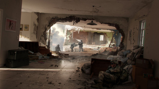 Дата выхода Battlefield 6: группу солдат прижали плотным огнём. Один солдат укрывается за наполовину разрушенной стеной.