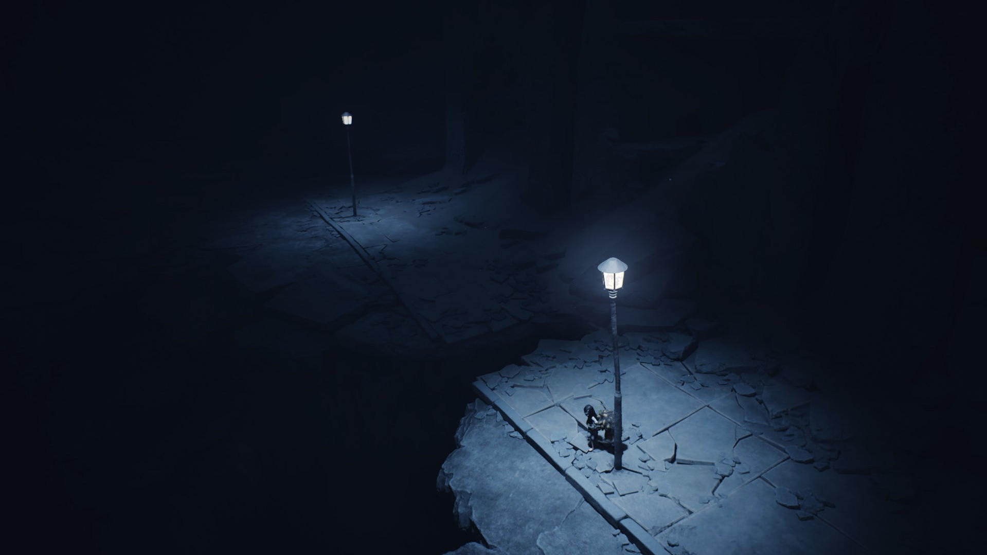 Подземная улица с огромными провалами и светящимися фонарными столбами в Reanimal.